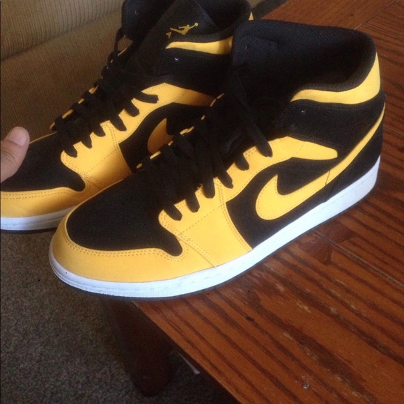 "Jordan Retro Mid 1" size 10 - Picture 4 of 4